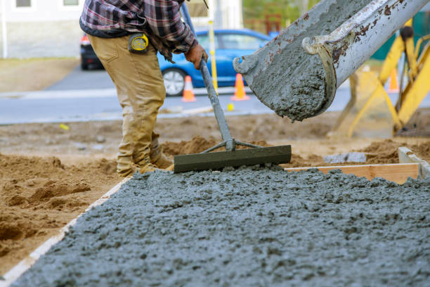 Best Concrete Driveway Installation  in Smithville, OH
